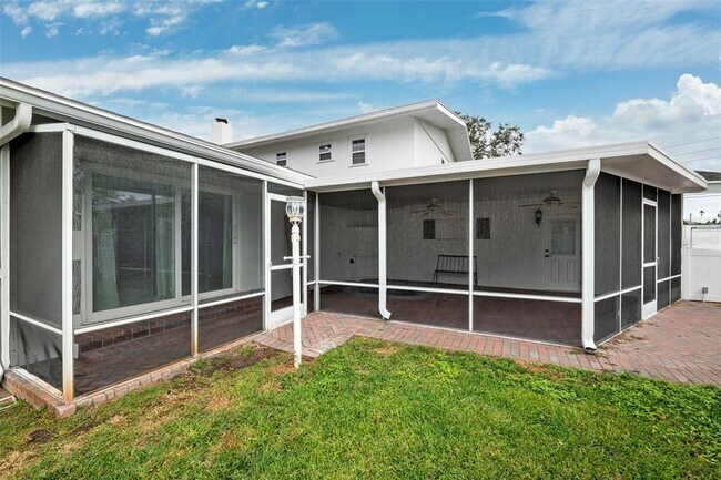 Building Photo - 4000 14th Way NE
