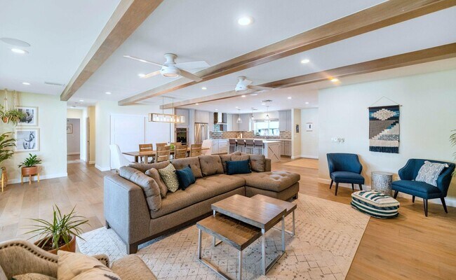 Building Photo - 6202 E Calle Redonda