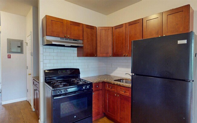 Building Photo - 475 Ashford Ave