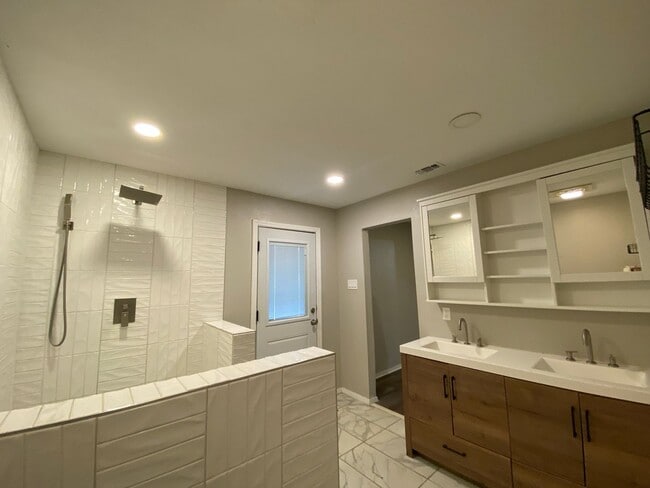 Building Photo - 5218 Green Valley Trail