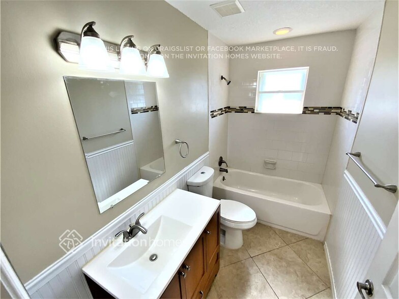 Building Photo - 178 Royal Pine Cir S