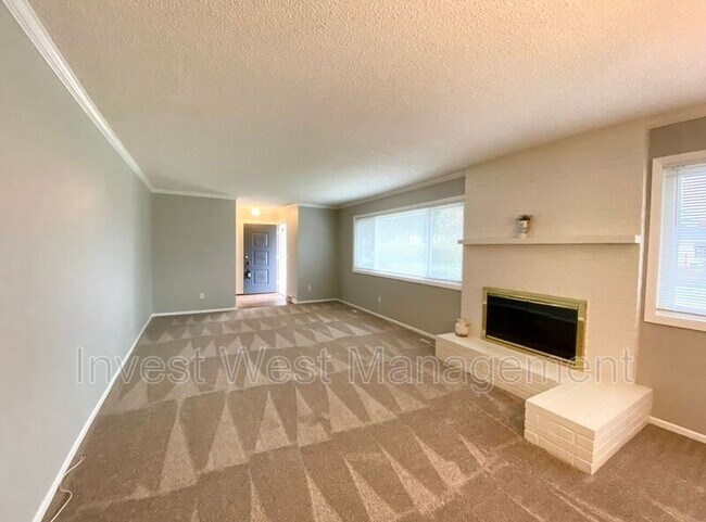 Building Photo - 6224 NW Dogwood Dr