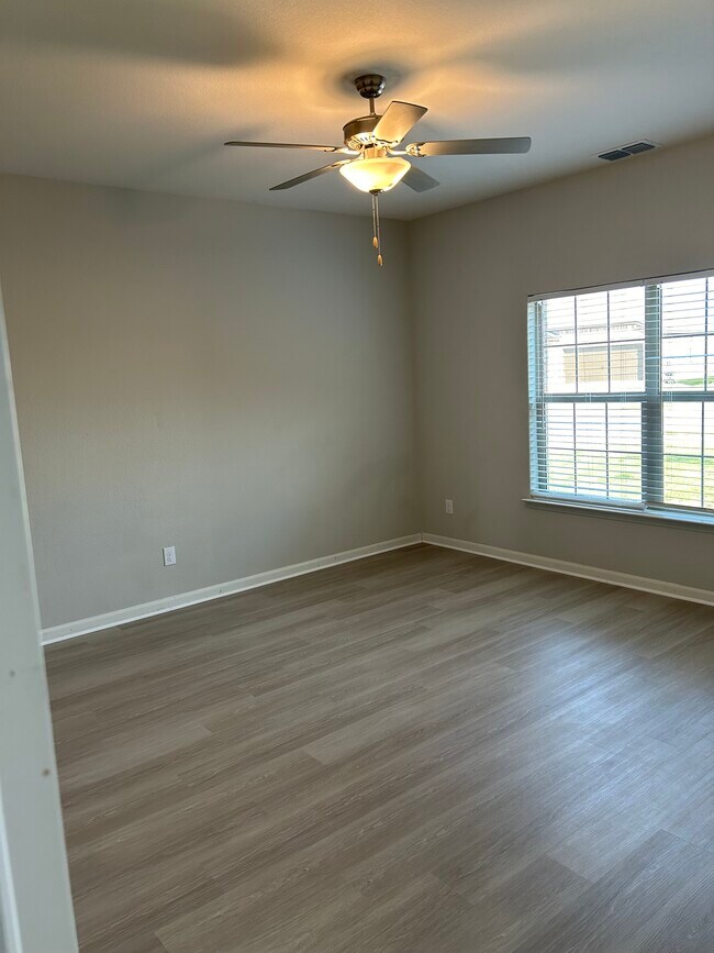 Building Photo - 1825 Liam Dr