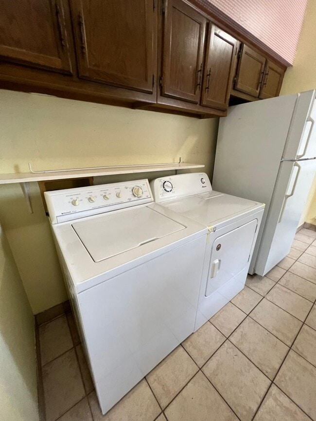 Building Photo - Must see 2 Bedroom Duplex off Brightside Dr. Close to LSU