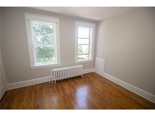 Building Photo - 5 Bed house Near Concordia