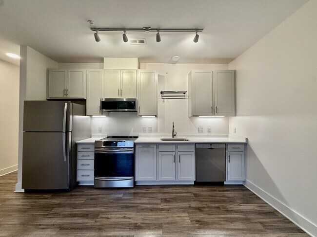 Building Photo - 610 Trent Dr