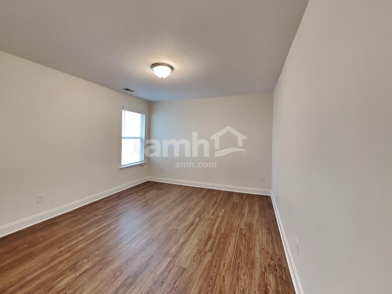 Building Photo - 3338 Okelly Dr