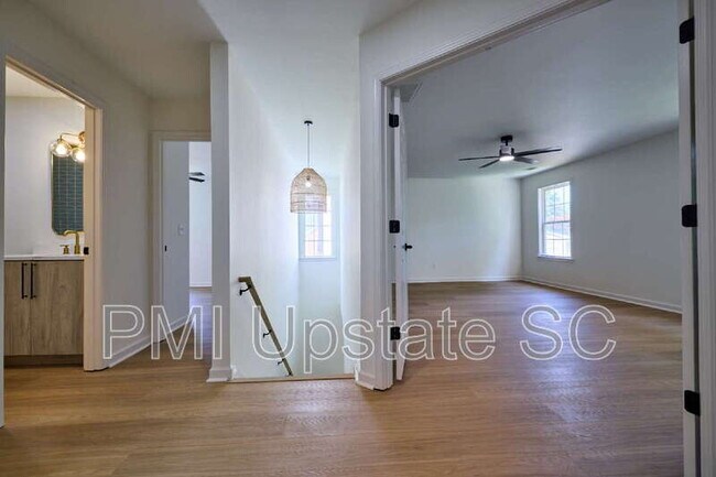 Building Photo - 307 Woodruff Lake Way