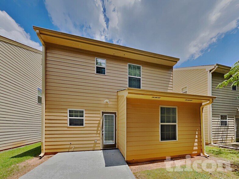Building Photo - 1024 Weatherwood Pl NE