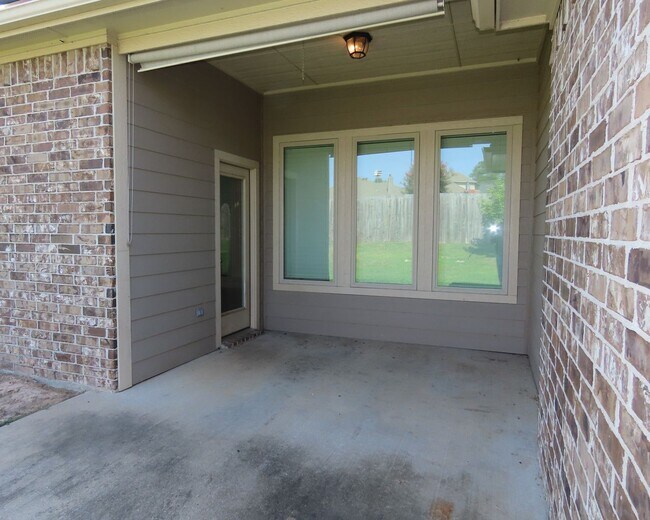 Building Photo - Beautiful 3 Bedroom, 2 Bath Home in South ...