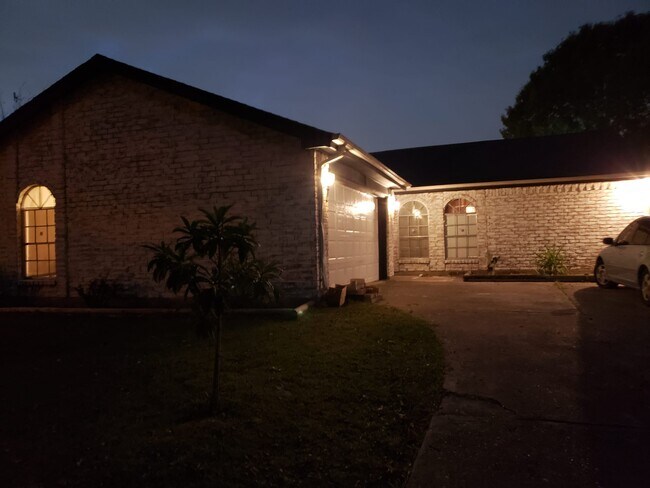 Building Photo - 8715 Sherrywood Dr