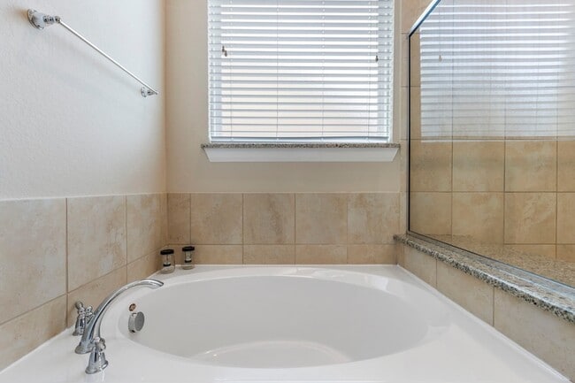 Building Photo - 18115 Westward Dale Dr