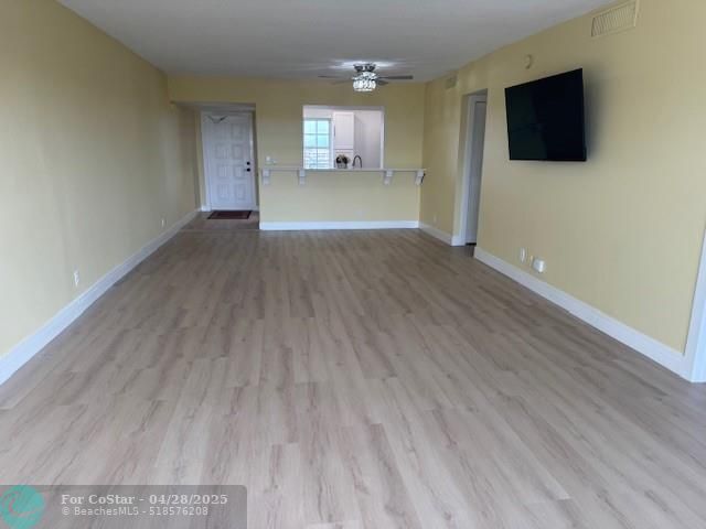 Building Photo - 3150 N Palm Aire Dr