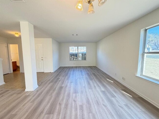 Building Photo - 1913 Overland Dr