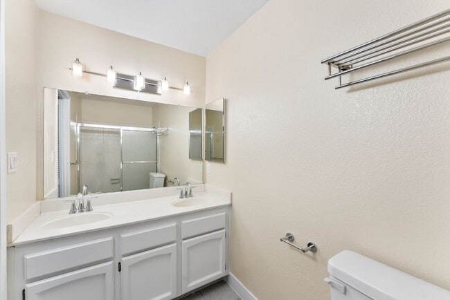 Building Photo - 2 Bedroom 2 Bathroom Condo in Citrus Heights