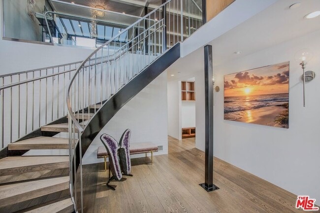 Building Photo - 2105 E Balboa Blvd