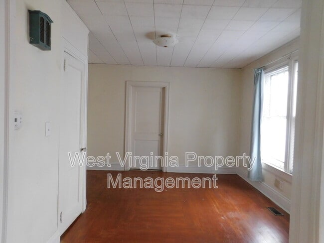 Building Photo - 54 Hunt Ave