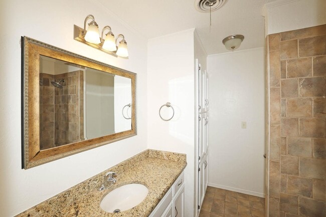 Building Photo - Beautiful 4 bedroom rental in Puckett West!