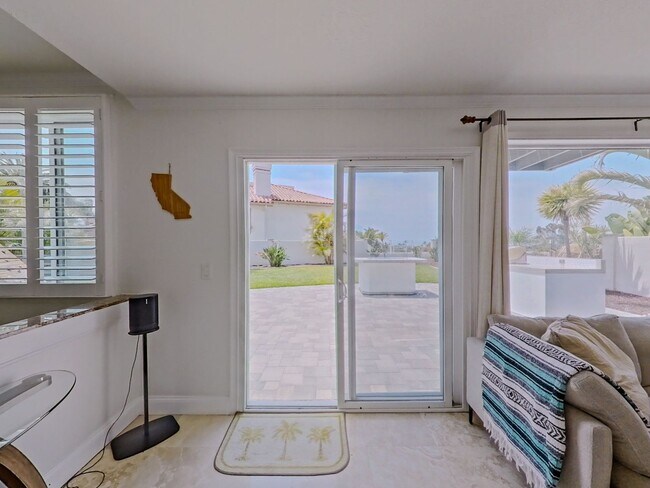 Building Photo - Spectacular 4 bedroom family home with oce...