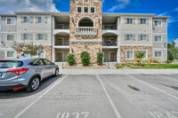 Building Photo - Main Floor Condo in Saratoga Springs!