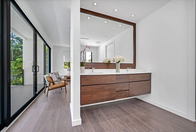 Building Photo - 5921 SW 87th St