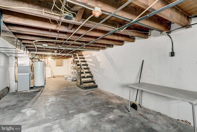 Building Photo - 806 S Clinton St