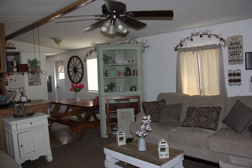 Building Photo - 5588 Lake Buffum Rd