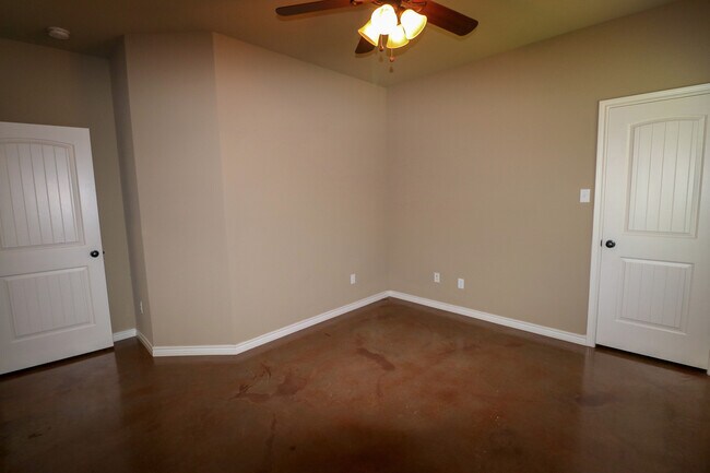 Building Photo - 3125 Silver Saddle Dr