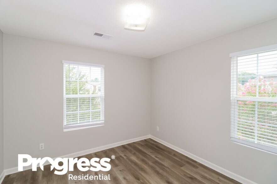 Building Photo - 10057 Chariden Dr