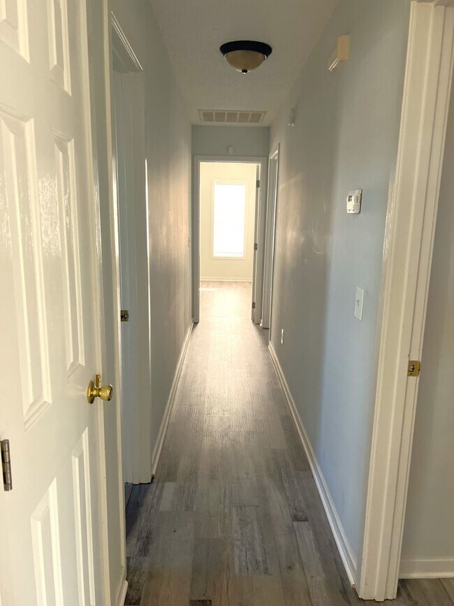 Building Photo - COMING SOON! 3 BR/2bath/Carport/Fenced Yard/ No carpet Odgen location. One level home, Beautiful ...