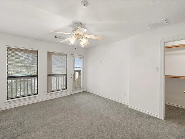Building Photo - 2910 Chaucer Dr
