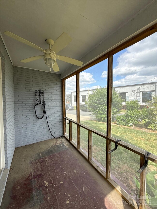 Building Photo - 300 E Peterson Dr