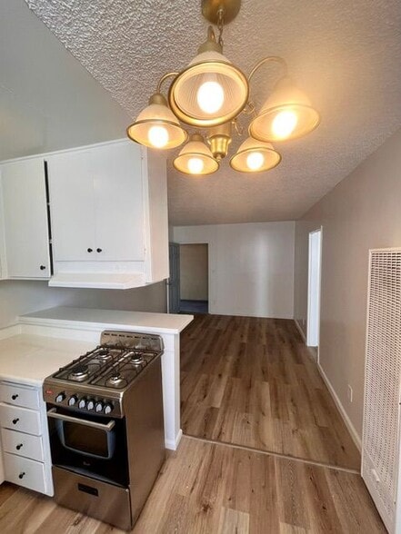 Building Photo - 1260 Beachwood Dr