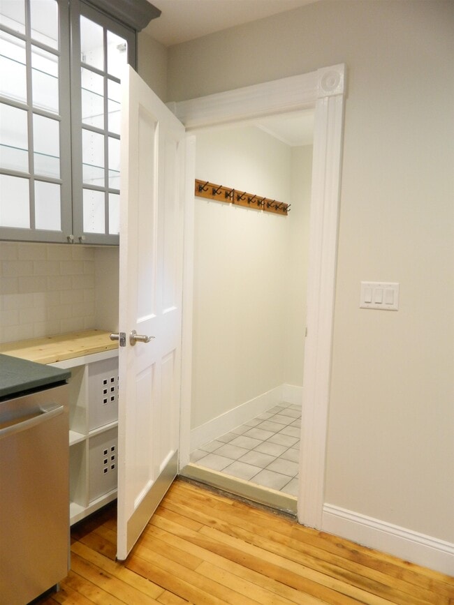 Building Photo - 15 Summit St