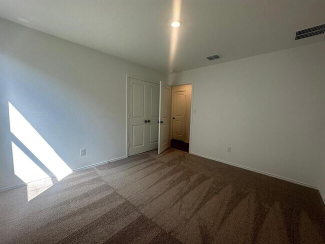 Building Photo - 453 Alamito Ave