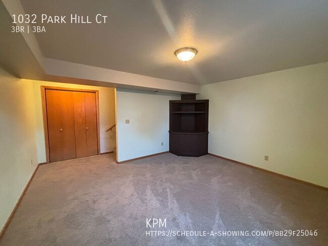 Building Photo - 3 BED | 2.5 BATH | DOUBLE GARAGE | TRI-LEV...