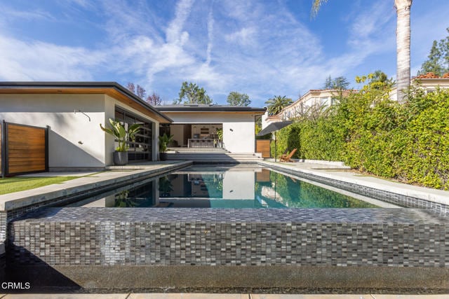 Building Photo - 620 Houseman St