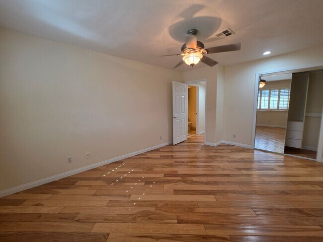 Building Photo - Spacious Home in the Heart of Green Valley