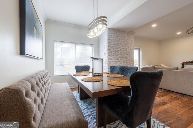 Building Photo - 2161 Peachtree Rd NE