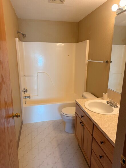 Building Photo - 3625 NE 157th Ave