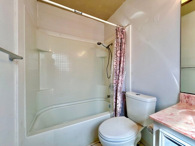 Building Photo - Warm & Inviting 3 Bed, 2 Bath Home with 2-Car Garage & Fireplace