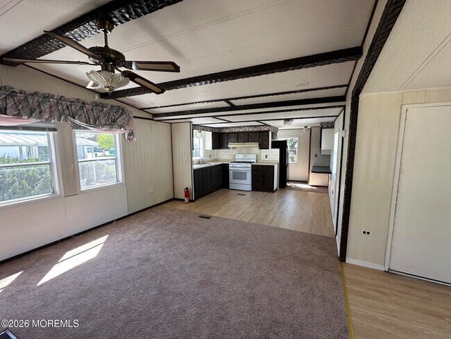 Building Photo - 16 Maplewood Dr