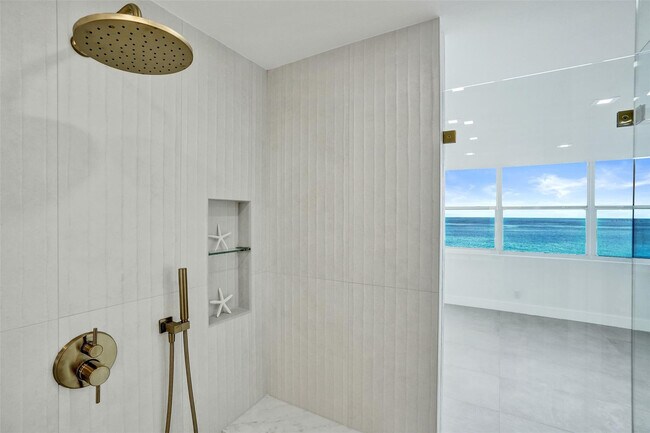 Building Photo - 209 N Fort Lauderdale Beach Blvd