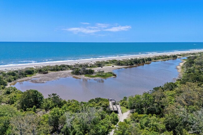 Building Photo - 587A Sunnyside Ave