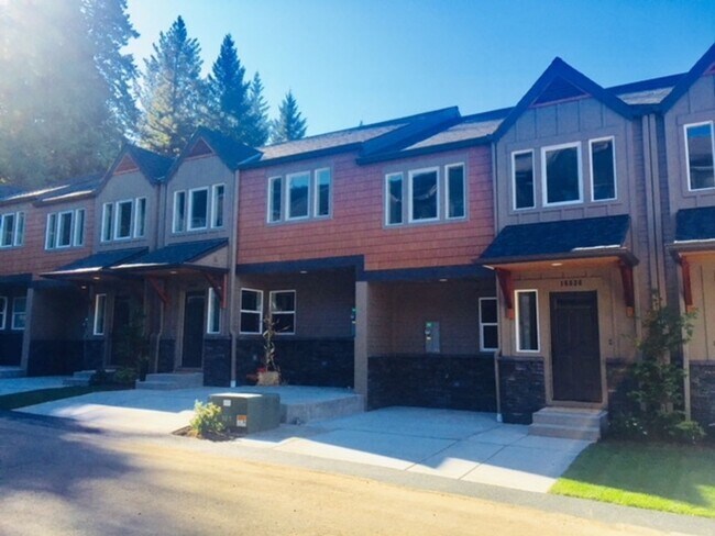 Building Photo - CHAMPION VILLAGE LUXURY TOWNHOMES IN SANDY...