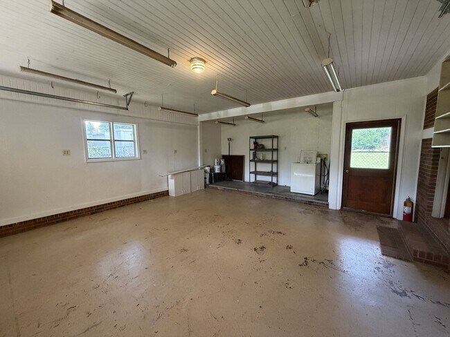 Building Photo - 941 Harrington Dr