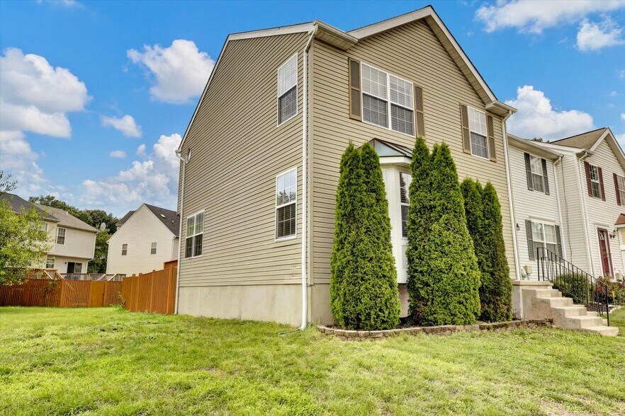 Building Photo - 195 Langdon Farm Cir