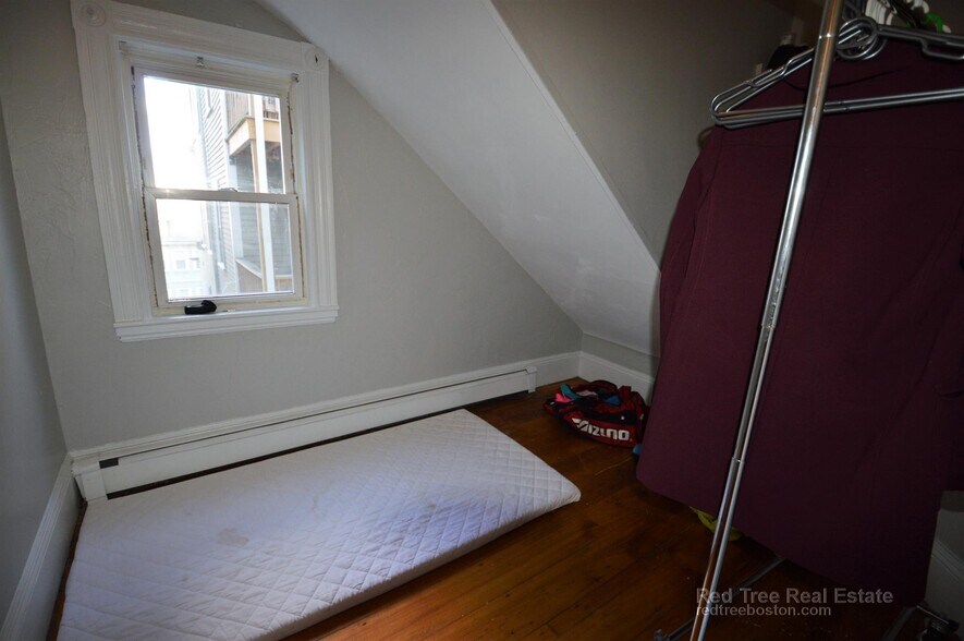 Building Photo - 17 Eldora St