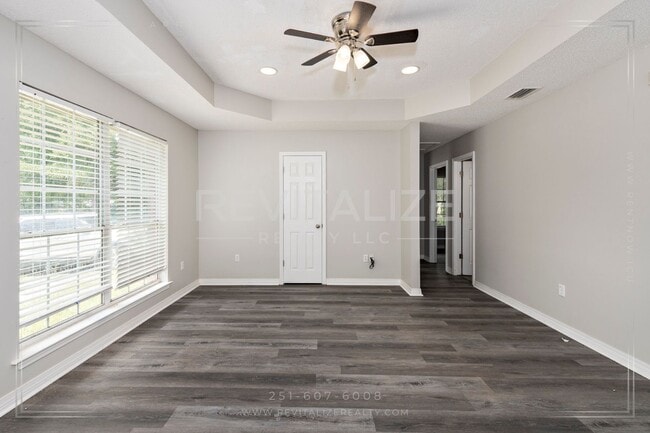 Building Photo - Newly Renovated Brick Home!
