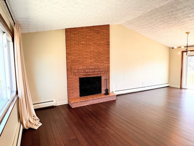 Building Photo - 37 Woodmont Dr